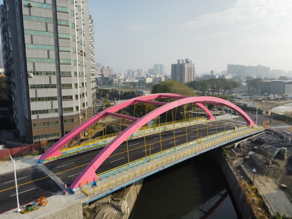 高雄龍德橋