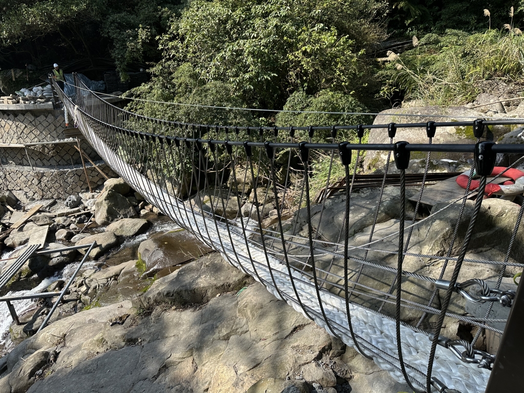 陽明山草山觀瀑吊橋